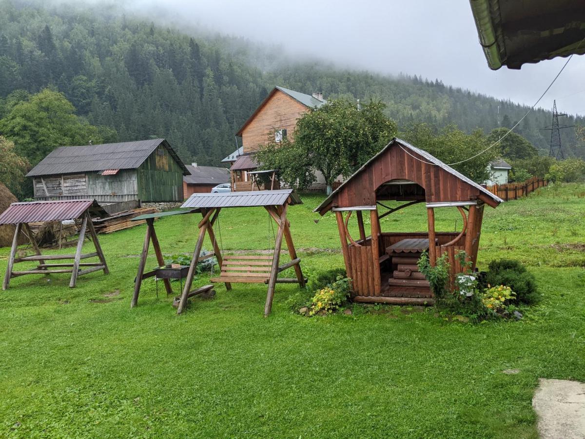 Na Hutori Hotell Tatariv Exteriör bild